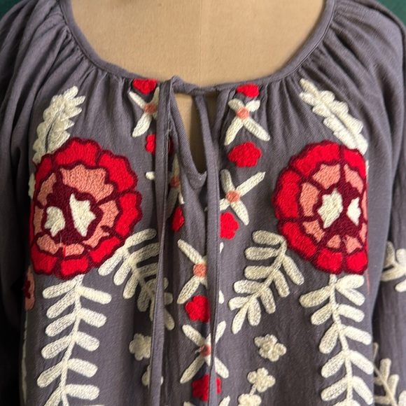 Embroidered tunic from Angel Heart Boutique - Picture 4 of 8